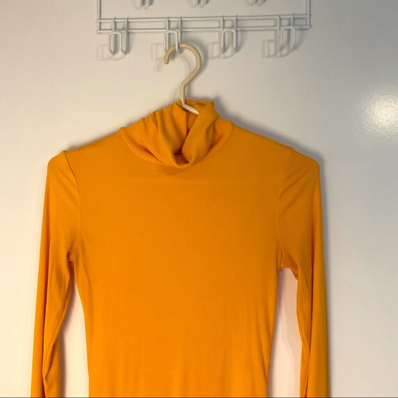 Aritzia ribbed yellow turtleneck size S - Picture 2 of 7